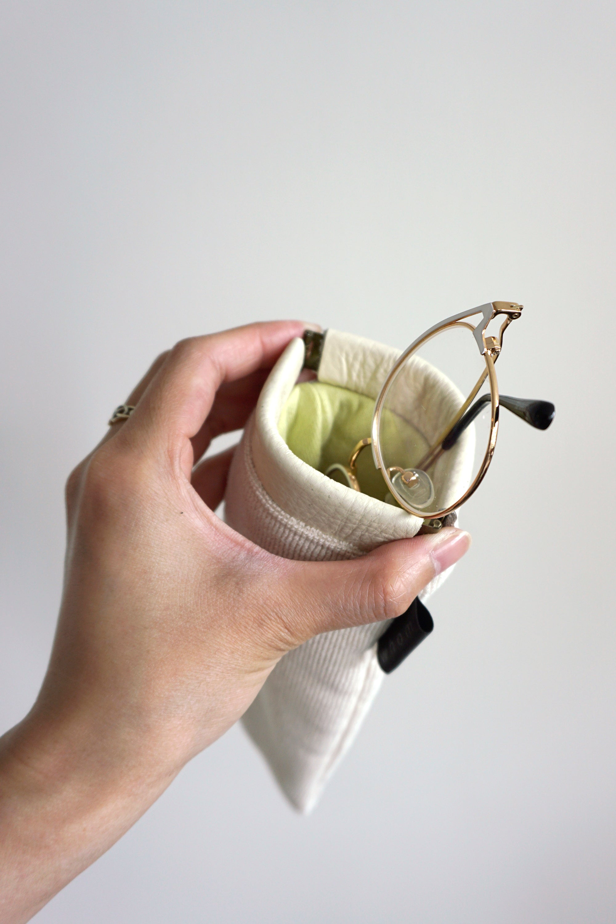 Sawyer Flex Pouch - White